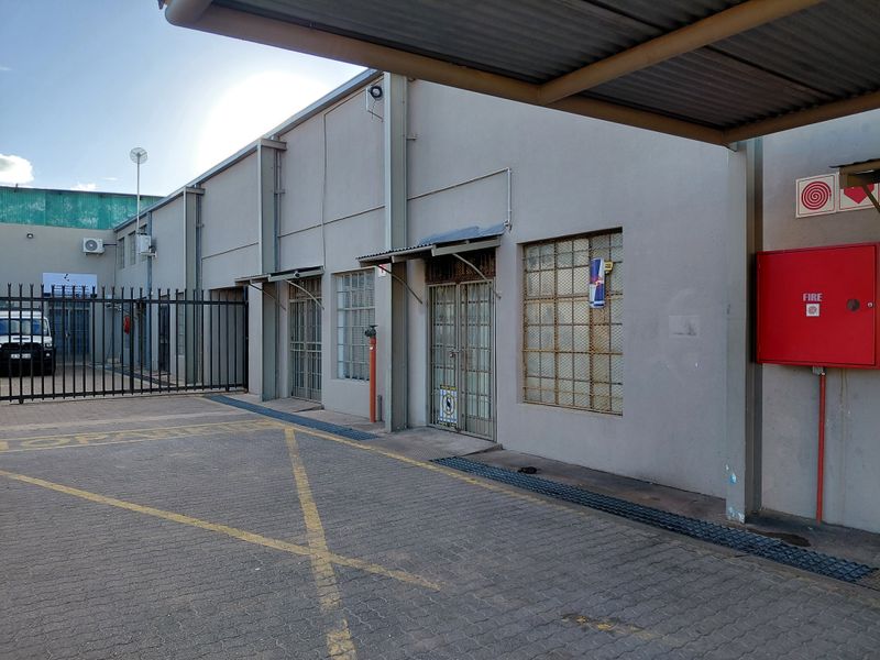 High-Value Industrial Property in a Prime Commercial Location - Photo 9