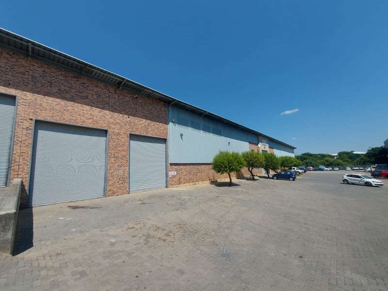 MODERN WAREHOUSE TO LET IN SECURE INDUSTRIAL PARK - Photo 3