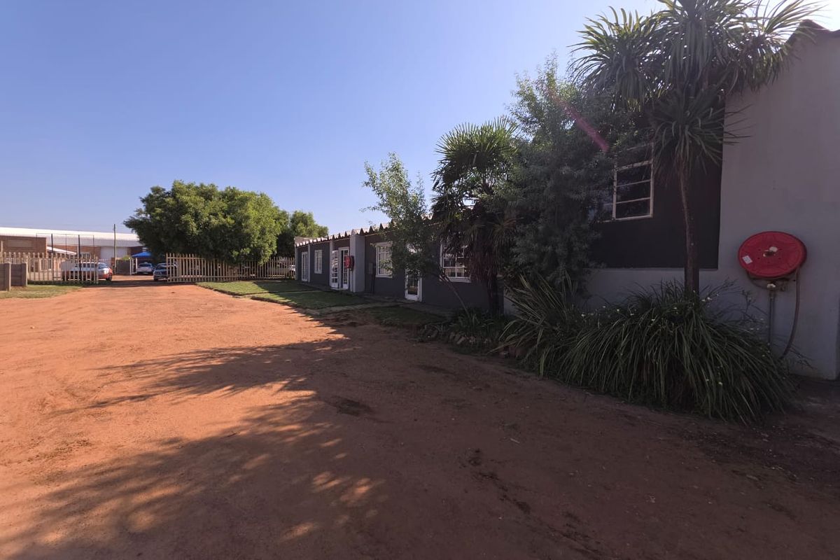 COMMERCIAL SPACE FOR SALE IN NALEDI - Photo 2
