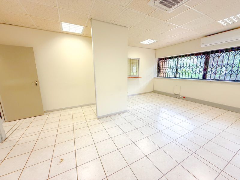 Spacious 150m2 Office Suite Available to Rent at The Park - Photo 5