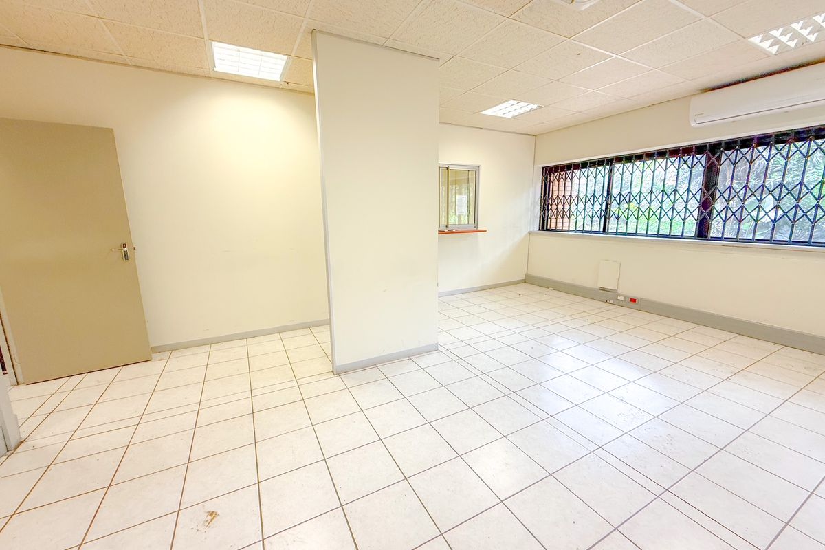 Spacious 150m2 Office Suite Available to Rent at The Park - Photo 5