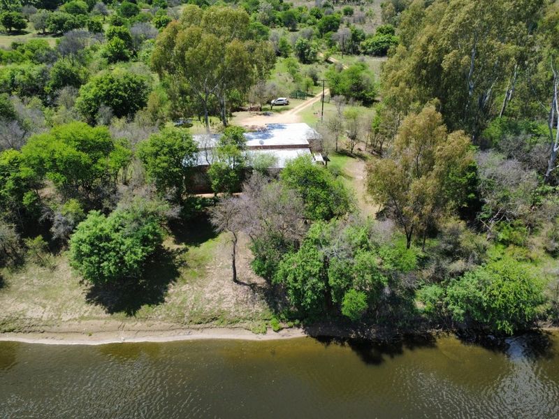 Prime Vaal Riverfront Smallholding | 2.5ha with 80m River Frontage & Piggery. - Photo 2