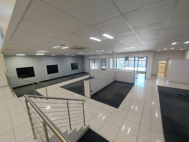 SHOWROOM & WAREHOUSE FOR SALE IN SOUTH AFTER INDUSTRIAL PARK - NORTH RIDING - Photo 3