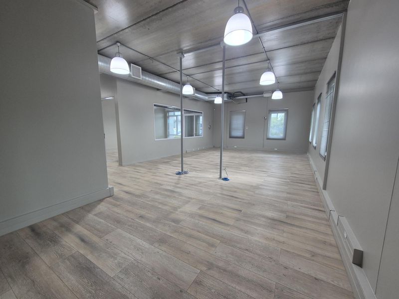 COMMERCIAL OFFICE TO LET - THE GROVE BUSINESS PARK - Photo 7