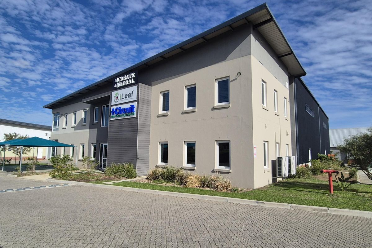 COMMERCIAL OFFICE TO LET - THE GROVE BUSINESS PARK - Photo 3