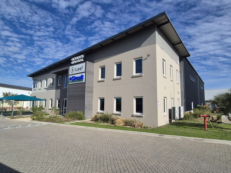 COMMERCIAL OFFICE TO LET - THE GROVE BUSINESS PARK - Photo 3