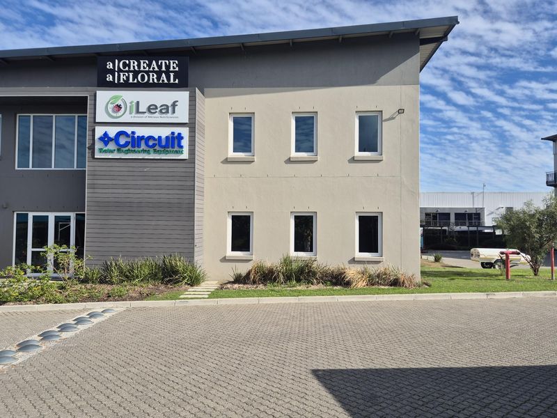 COMMERCIAL OFFICE TO LET - THE GROVE BUSINESS PARK - Photo 4