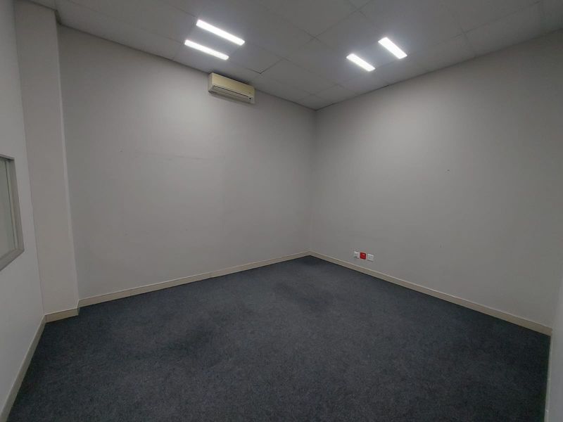 LARGE INDUSTRIAL SHOWROOM & WAREHOUSE TO RENT IN A SECURE PARK - Photo 7
