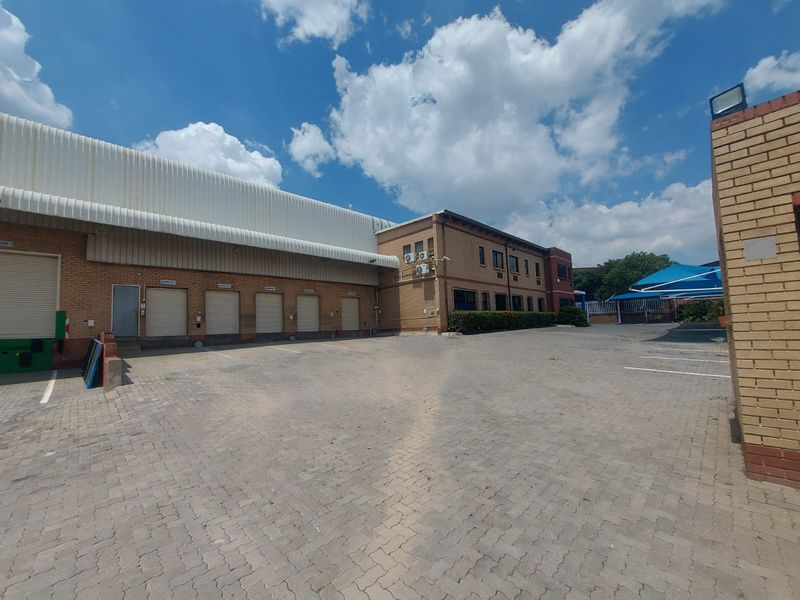 IMMACULATE & VERSATILE WAREHOUSE FOR SALE - NORTHLANDS BUSINESS PARK - NORTH RIDING - Photo 4