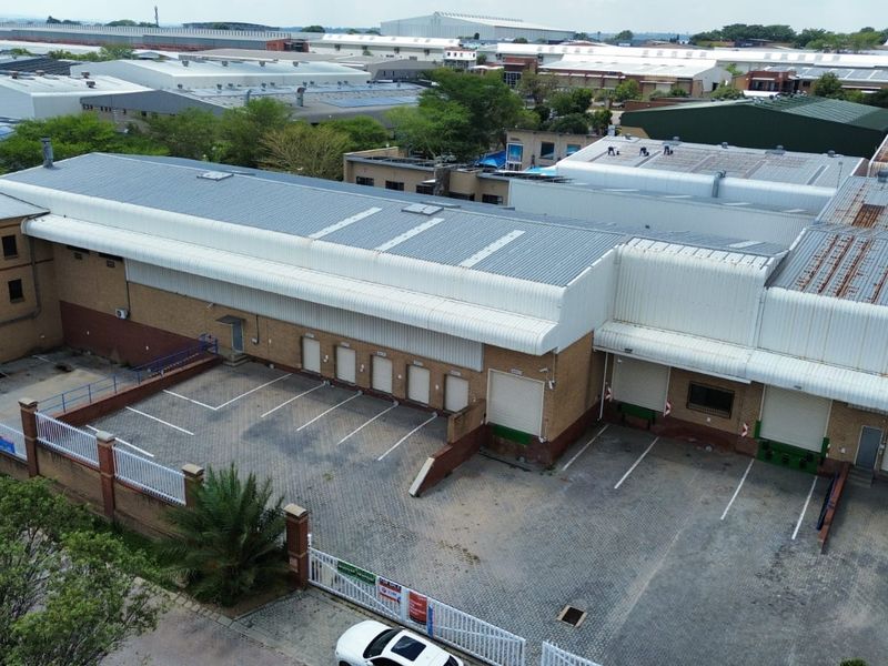 IMMACULATE & VERSATILE WAREHOUSE FOR SALE - NORTHLANDS BUSINESS PARK - NORTH RIDING - Photo 2