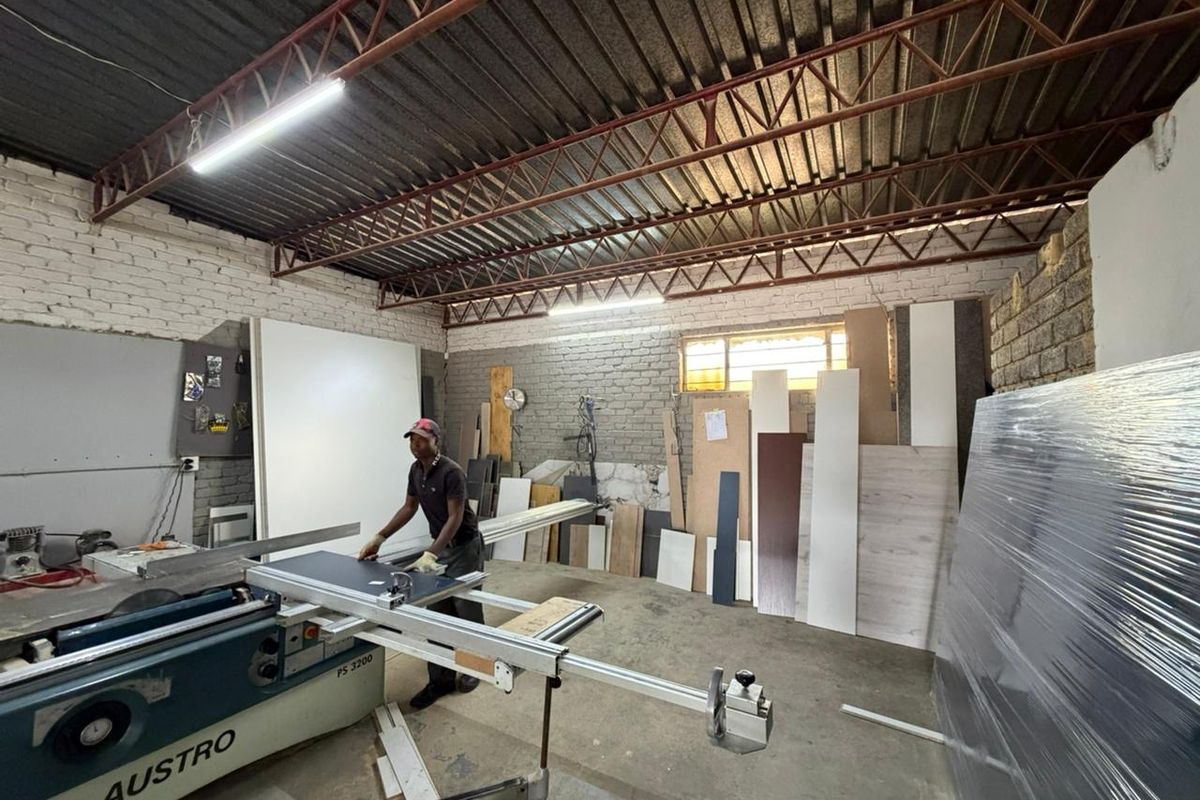 Commercial Workshop Space to Rent in Meyerton - Photo 4