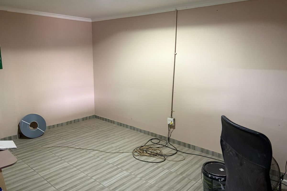 Commercial Workshop Space to Rent in Meyerton - Photo 5