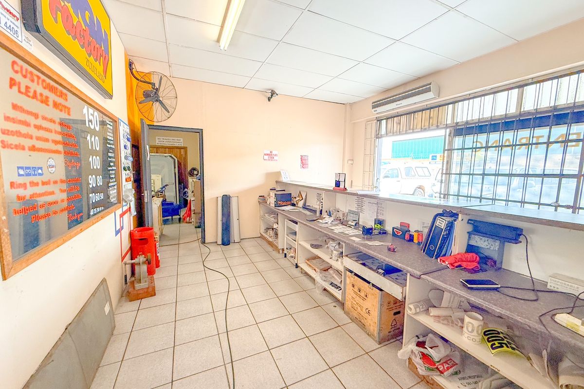 200 Square Meter, Ground Floor Unit For Rent - Photo 4