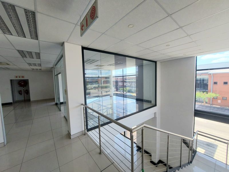 IMMACULATE WAREHOUSE/SHOWROOM FOR SALE - RANDBURG - Photo 4