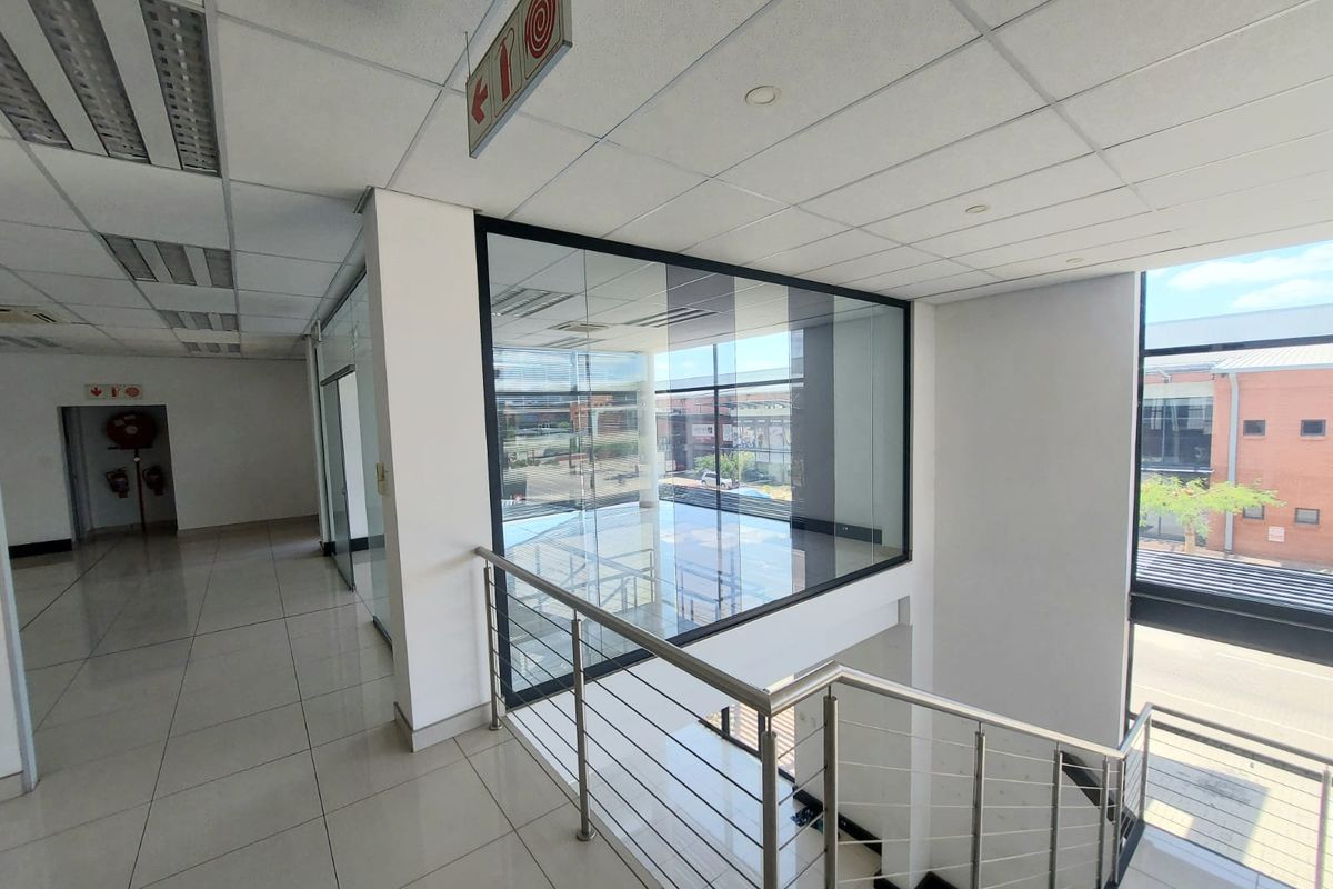 IMMACULATE WAREHOUSE/SHOWROOM FOR SALE - RANDBURG - Photo 4