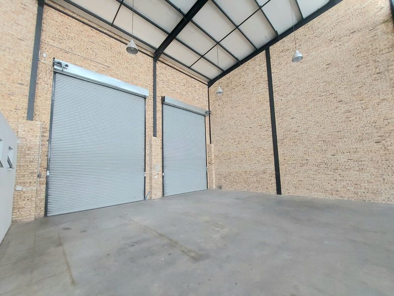 IMMACULATE WAREHOUSE/SHOWROOM FOR SALE - RANDBURG - Photo 7