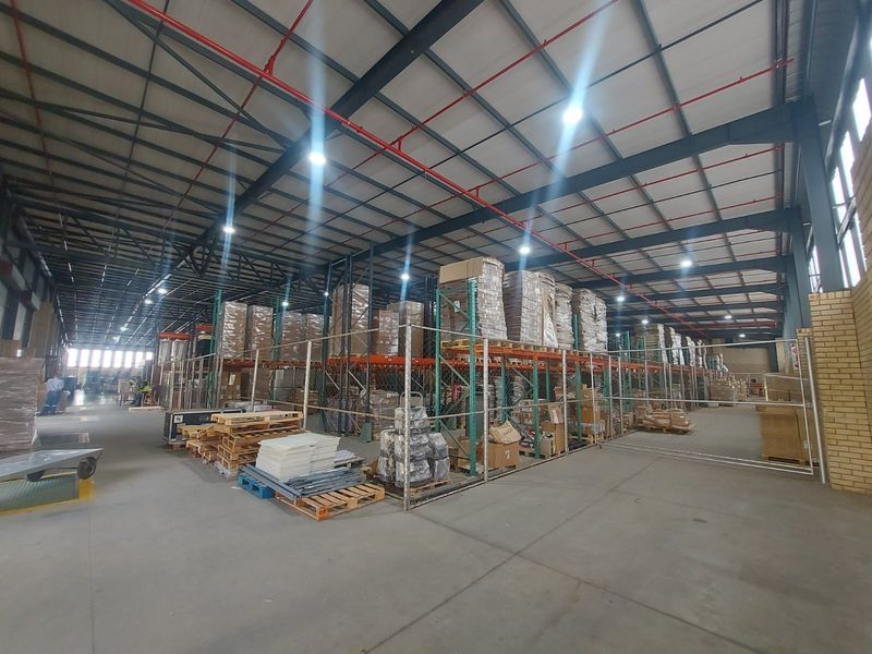 LARGE HIGHWAY FRONTAGE INDUSTRIAL MODERN WAREHOUSE 3 PHASE POWER - Photo 6