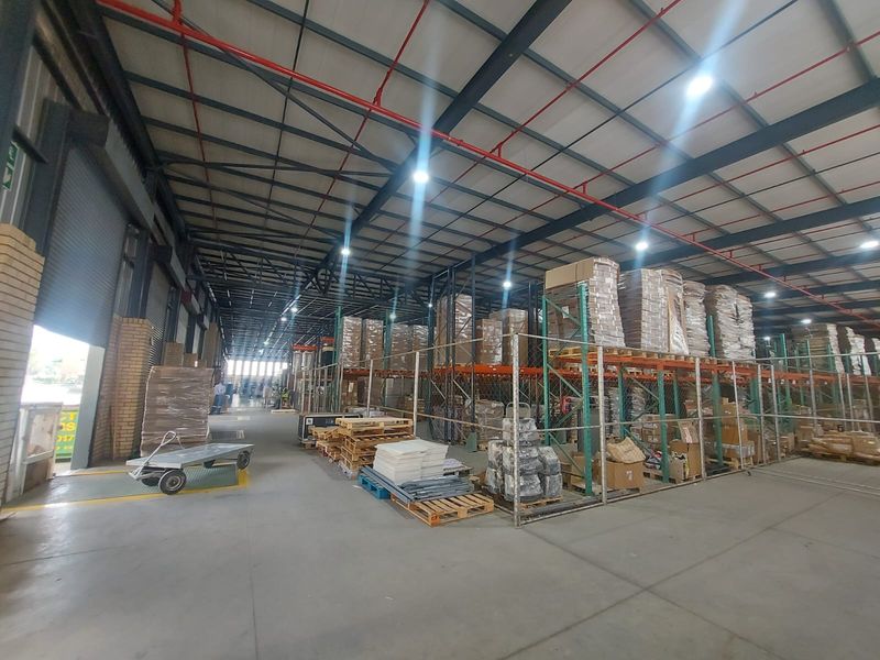 LARGE HIGHWAY FRONTAGE INDUSTRIAL MODERN WAREHOUSE 3 PHASE POWER - Photo 5