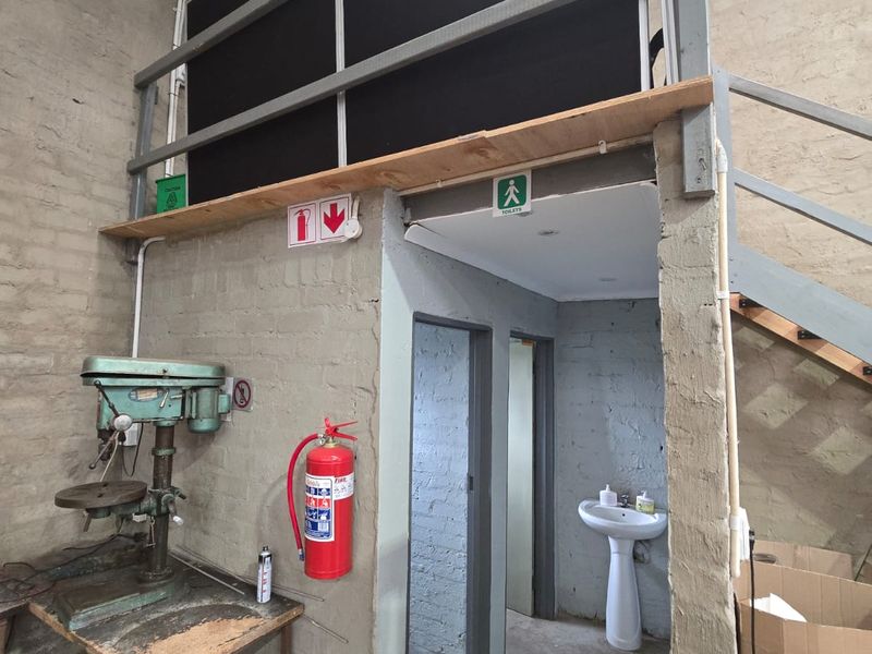 Exceptional Smallholding with Industrial Facility in Henley on Klip – Endless Potential. - Photo 9