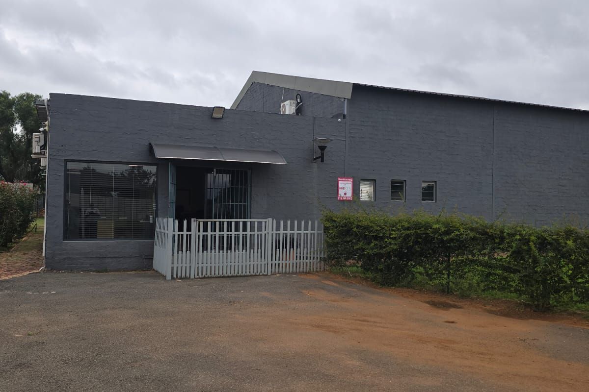 Exceptional Smallholding with Industrial Facility in Henley on Klip – Endless Potential. - Photo 4