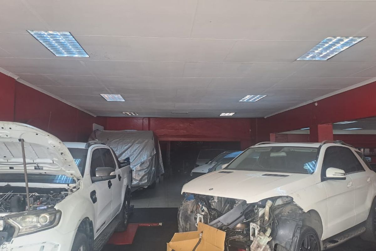 Affordable shop in Benoni  Central with a lot of potential (580m2) - Photo 4