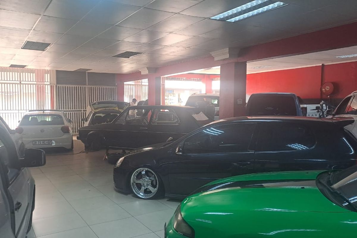 Affordable shop in Benoni  Central with a lot of potential (580m2) - Photo 5