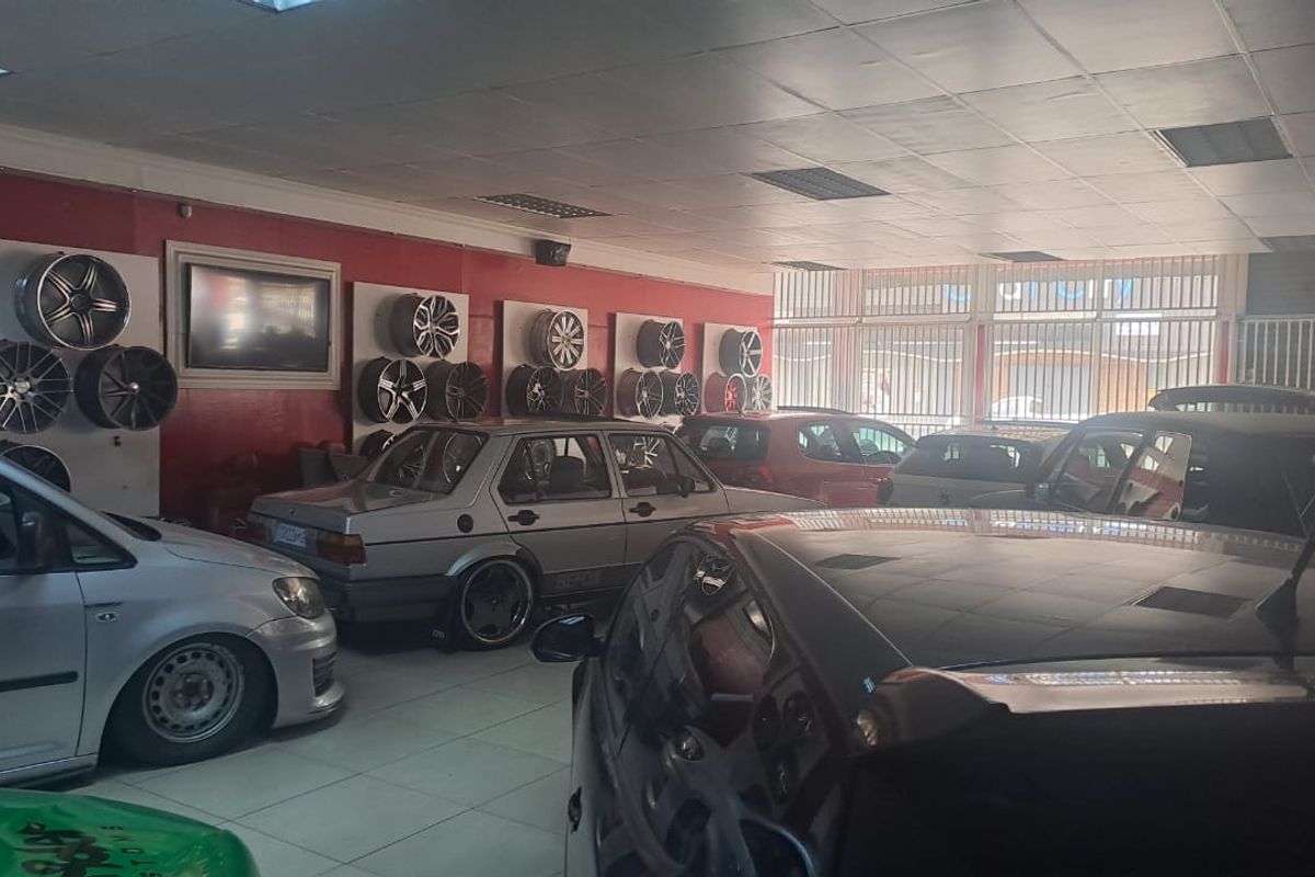 Affordable shop in Benoni  Central with a lot of potential (580m2) - Photo 2