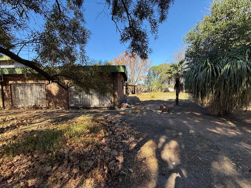 Spacious Property with Endless Potential in Vanderbijlpark! - Photo 5