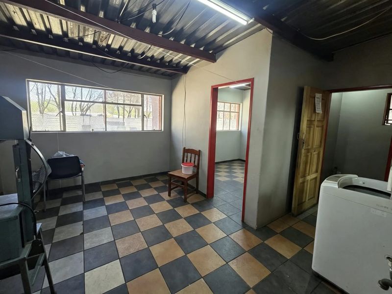 A Business & Investment Opportunity in Buyscelia AH, Meyerton. - Photo 10