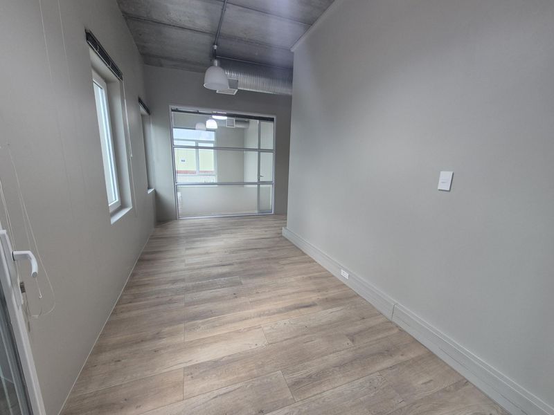OFFICE TO LET  - THE GROVE BUSINESS PARK - Photo 10