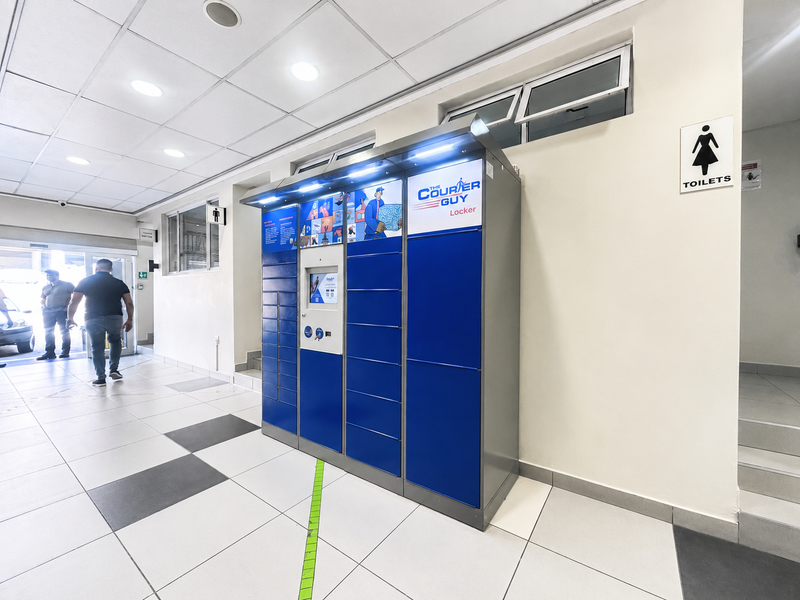Retail Space To Let in Sandy Centre - Photo 9
