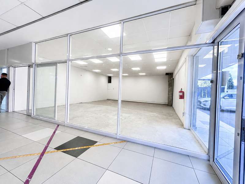 Retail Space To Let in Sandy Centre - Photo 7
