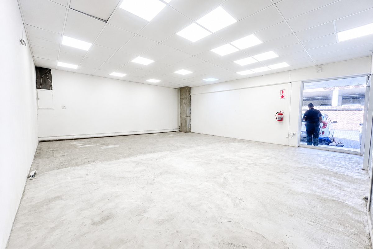 Retail Space To Let in Sandy Centre - Photo 5