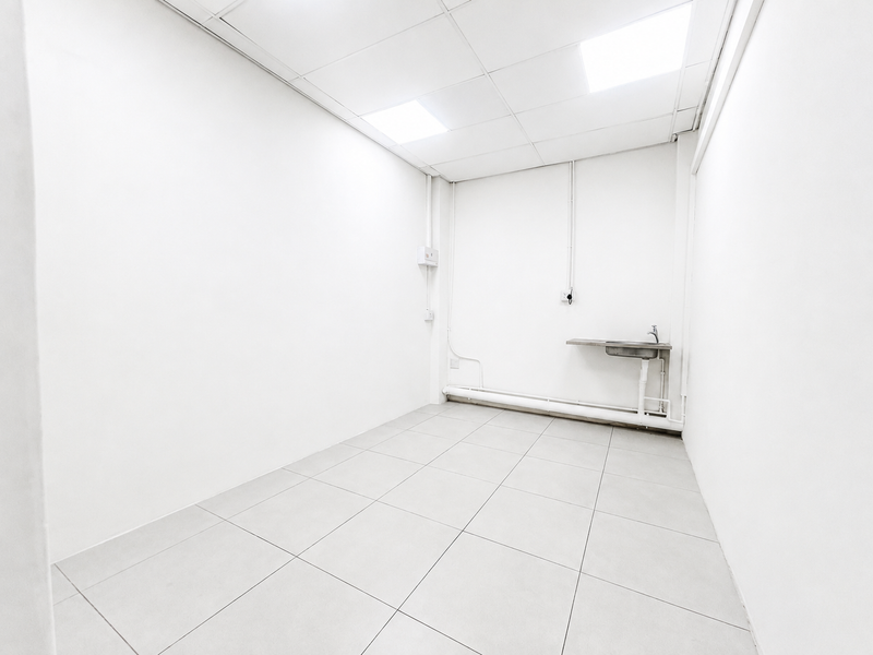 Retail Space To Let at Sandy Centre - Photo 9