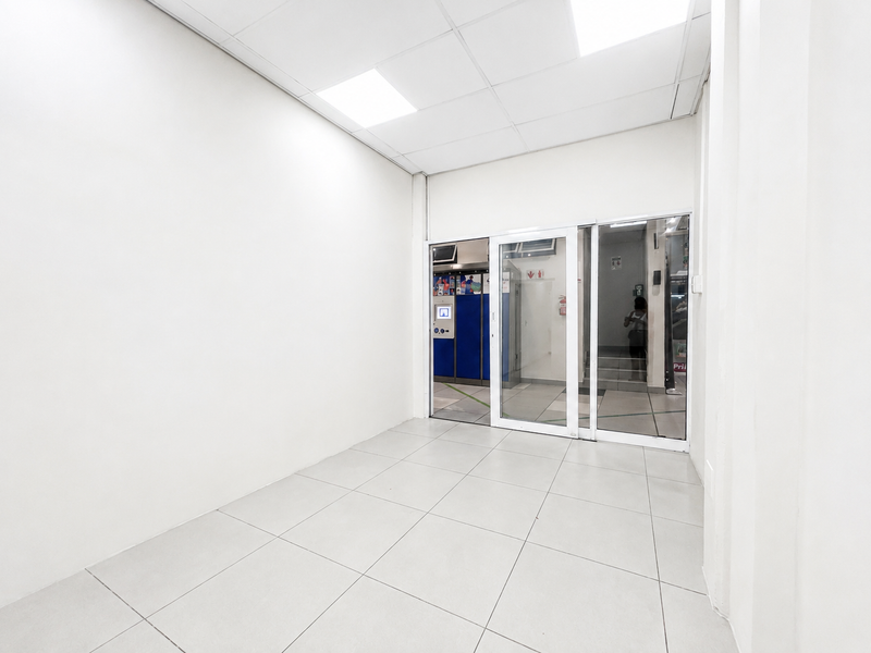 Retail Space To Let at Sandy Centre - Photo 8