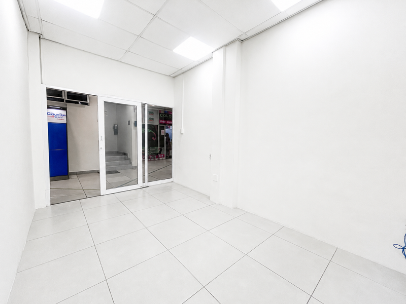 Retail Space To Let at Sandy Centre - Photo 7
