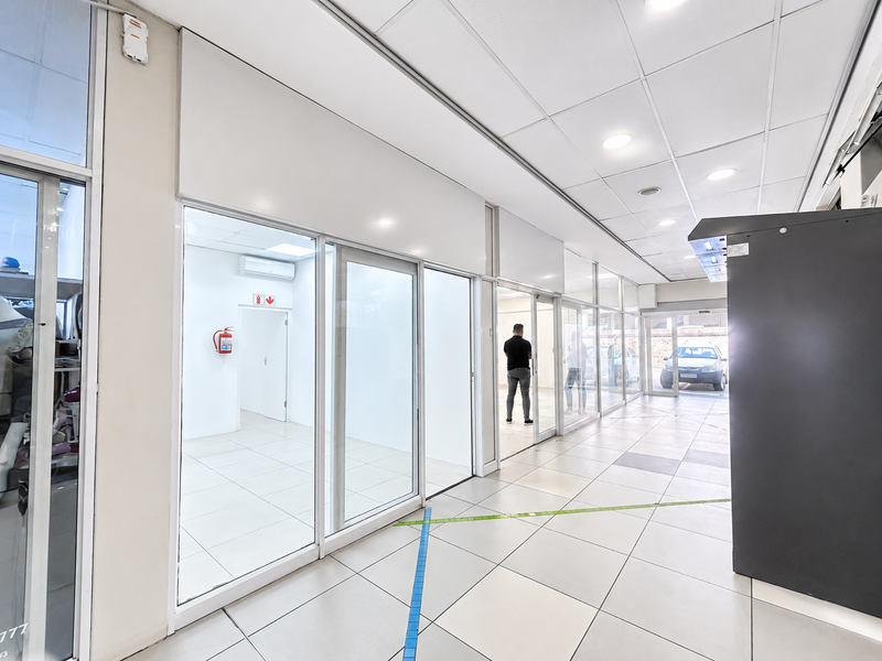 Retail Space To Let at Sandy Centre - Photo 4