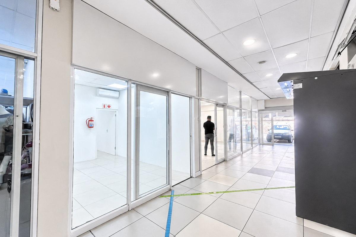 Retail Space To Let at Sandy Centre - Photo 4