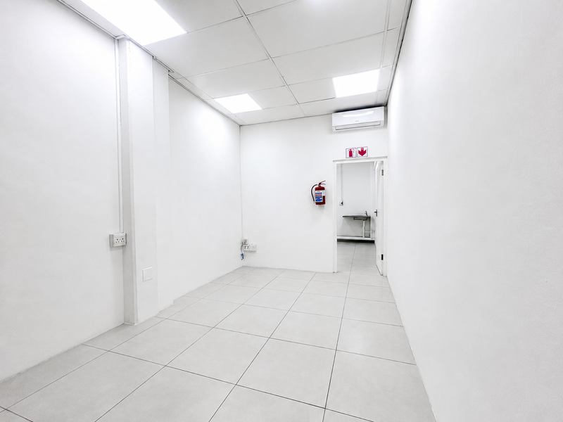 Retail Space To Let at Sandy Centre - Photo 5