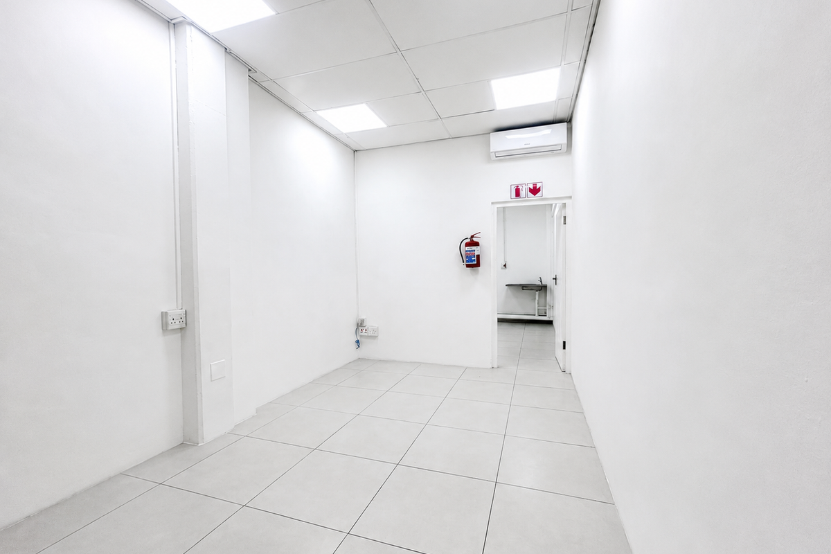 Retail Space To Let at Sandy Centre - Photo 5