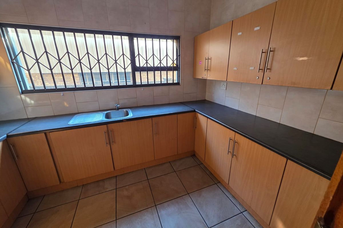 Warehouse Rental Monthly In Sasolburg - Photo 5