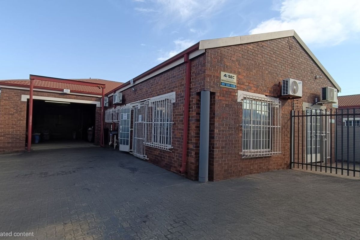 Versatile Commercial Property in Prime Industrial Area. - Photo 5