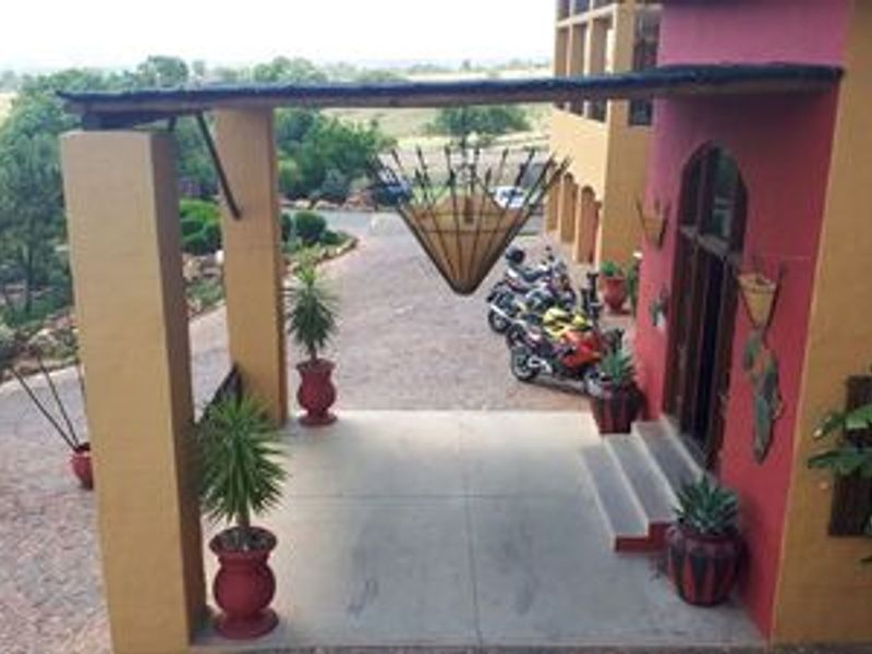 Established 11.87ha Hospitality Estate | 1,100m2 Luxury Lodge | 16 Guest Suites | Wedding & Conferen - Photo 9