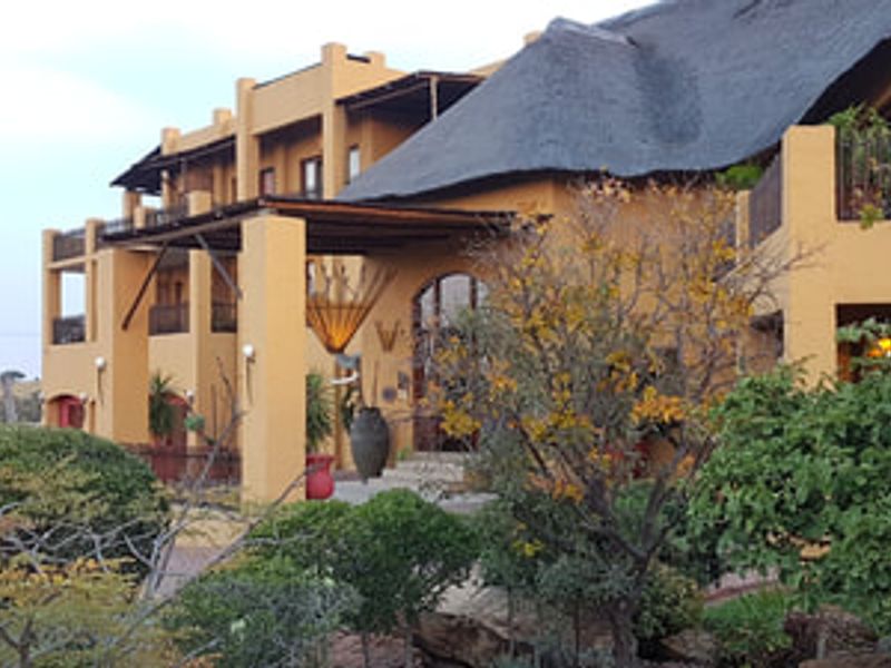 Established 11.87ha Hospitality Estate | 1,100m2 Luxury Lodge | 16 Guest Suites | Wedding & Conferen - Photo 3