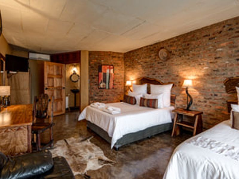 Established 11.87ha Hospitality Estate | 1,100m2 Luxury Lodge | 16 Guest Suites | Wedding & Conferen - Photo 2