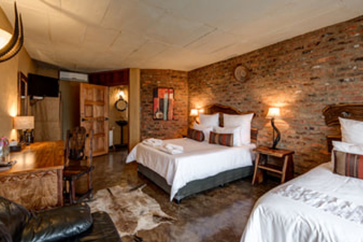 Established 11.87ha Hospitality Estate | 1,100m2 Luxury Lodge | 16 Guest Suites | Wedding & Conferen - Photo 2
