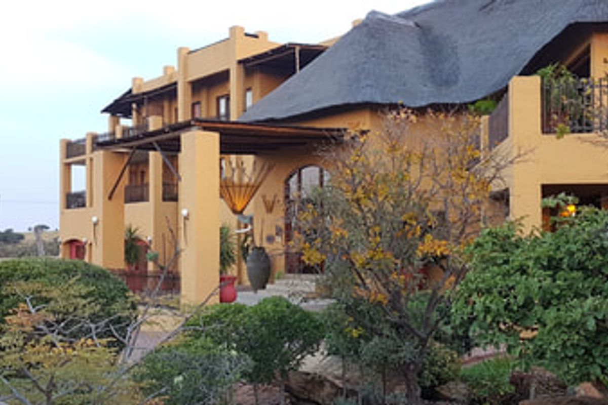 Established 11.87ha Hospitality Estate | 1,100m2 Luxury Lodge | 16 Guest Suites | Wedding & Conferen - Photo 5