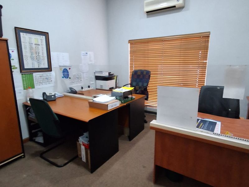 Prime Commercial Property for Sale in the Heart of Vereeniging. - Photo 6