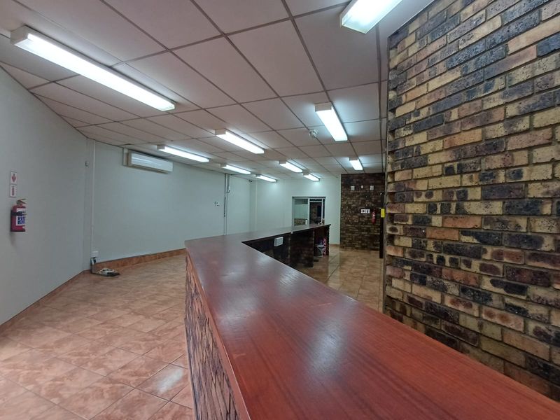 Truly Neat As A Pin Commercial Situated In A Prime Location In Vanderbijlpark. - Photo 7