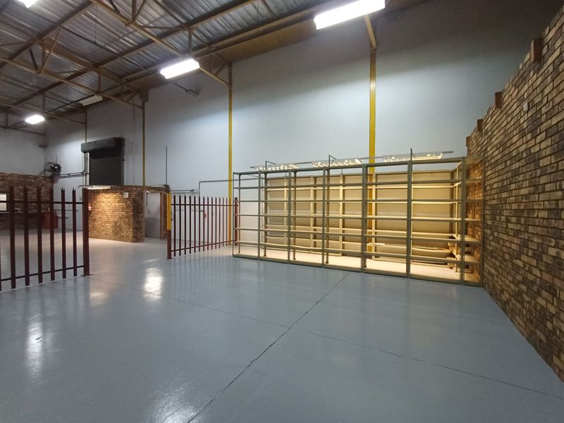 Truly Neat As A Pin Commercial Situated In A Prime Location In Vanderbijlpark. - Photo 2